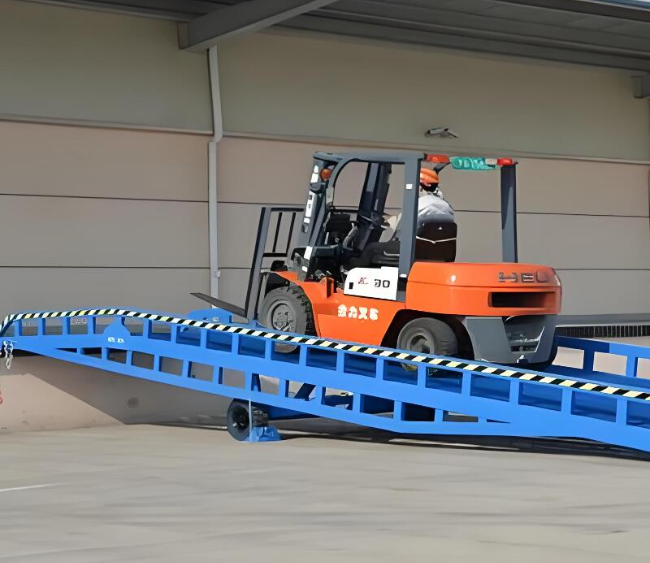 灵宝移动式卸货平台（叉车用）